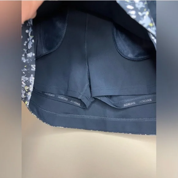 Adidas - ULTIMATE365 PRINTED PRIMEGREEN GOLF SKORT - Size XS - Picture 4 of 9